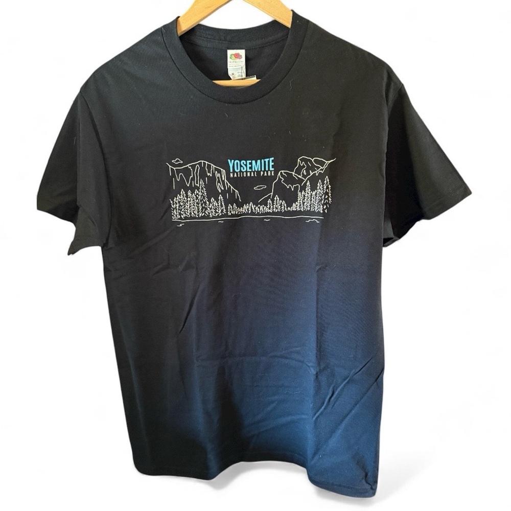 NWT Yosemite National Park Black Graphic Tee Size M